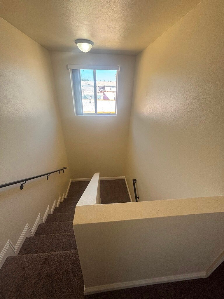 Building Photo - 829 E 84th St