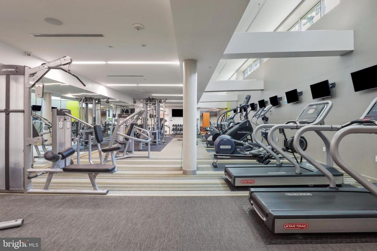 Building Photo - 8370 Greensboro Dr