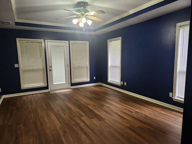 Building Photo - 214 Lees Cove