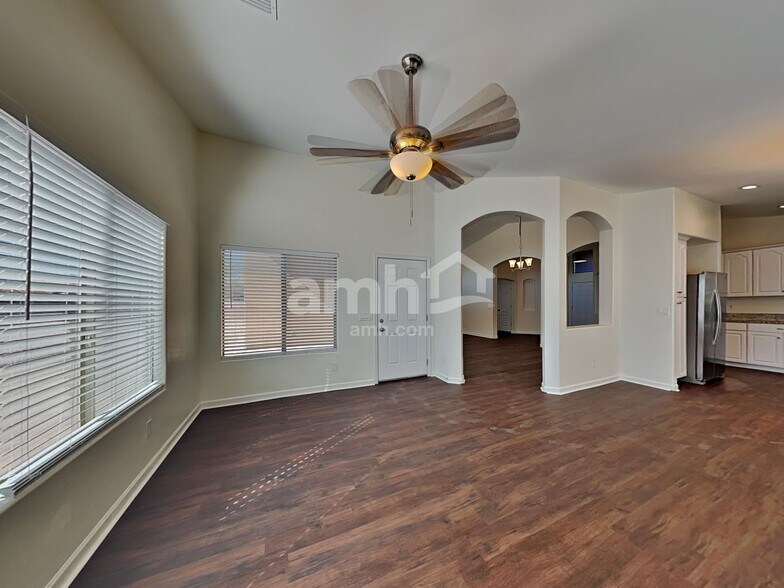 Building Photo - 10706 S Distillery Canyon Spring Dr