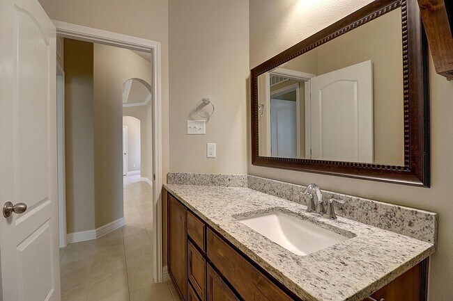 Building Photo - 2202 Crystal Bay Dr.