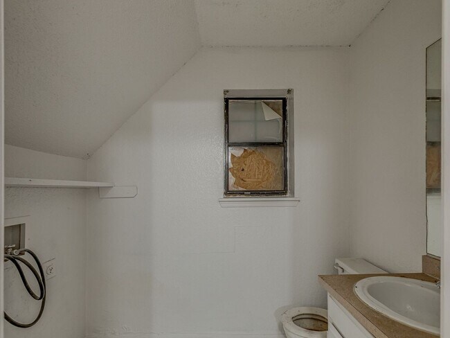 Building Photo - MOVE IN SPECIAL NO DEPOSIT IF LEASED BY JU...