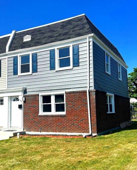 Building Photo - 2422 Airacobra St
