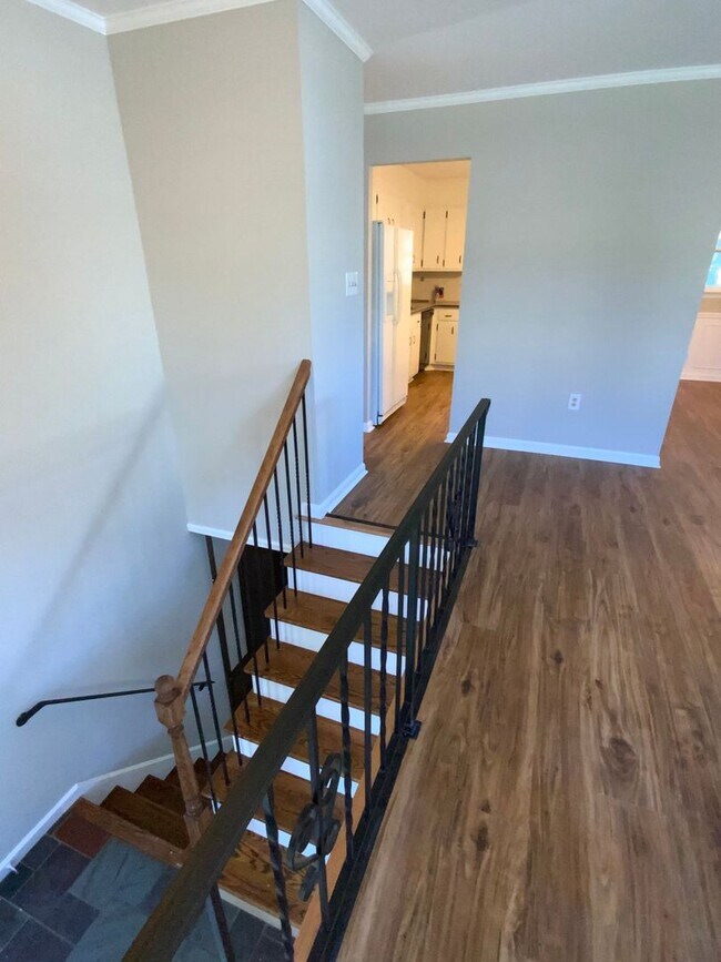 Building Photo - 418 Parkwynne Rd