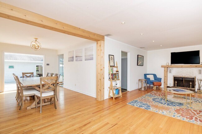 Building Photo - 2 Tims Trail