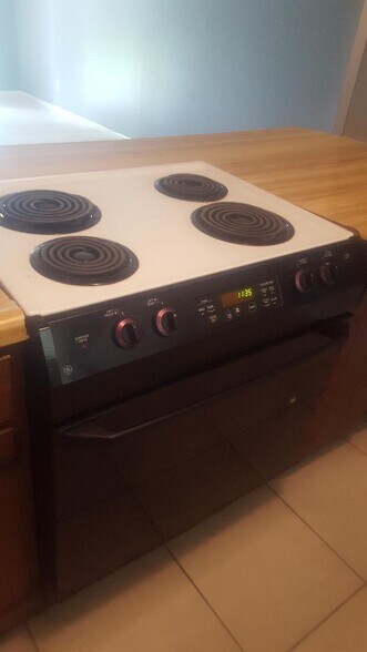 Building Photo - 360 S 7th St