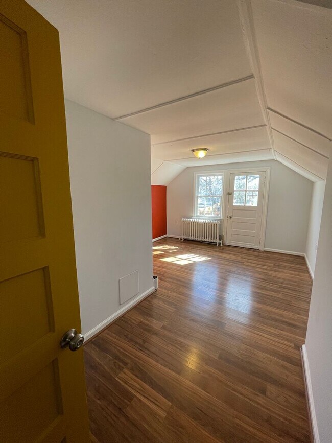 Building Photo - Charming 4BR, 2.5BA Bungalow in the Heart of Mount Rainier!