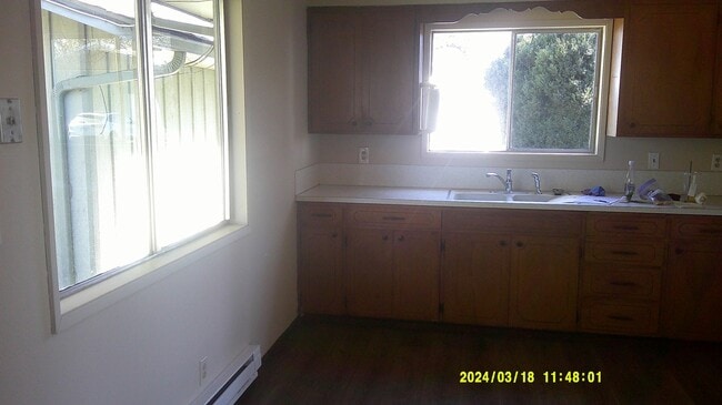 Building Photo - Quiet Country Home
