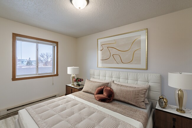 Fargo, ND Crescent Park Apartments | Bedroom - Crescent Park