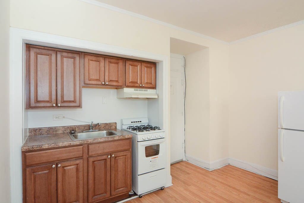 Building Photo - 3335 W Diversey Ave