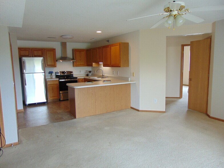 Building Photo - 10151 Sutton Dr