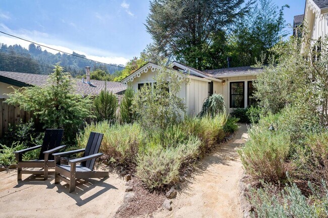 Building Photo - High end, fully furnished (or unfurnished) pair of cottages in Downtown Mill Valley! PROGRESSIVE