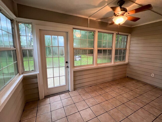 Building Photo - 3/2 in Sugarmill with pool access!