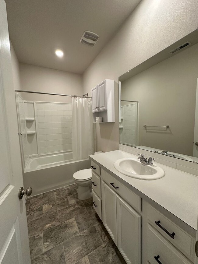 Building Photo - Single Level 2 Bedroom / 2 Bathroom House ...