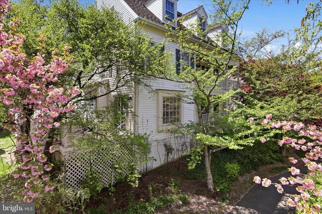 Building Photo - 12845 Mill Brook Ct