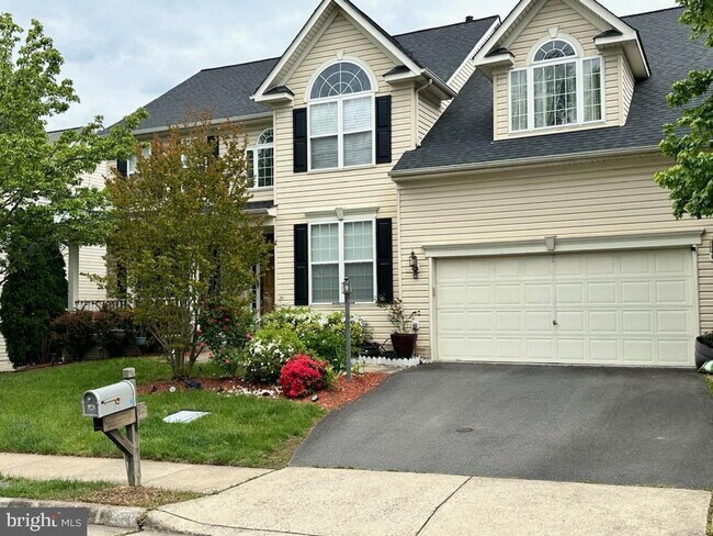 Building Photo - Elegant Colonial Near Parks, Shopping, and Commuter Routes
