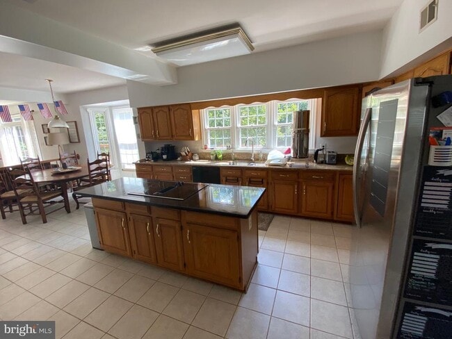 Building Photo - 5430 Ashleigh Rd