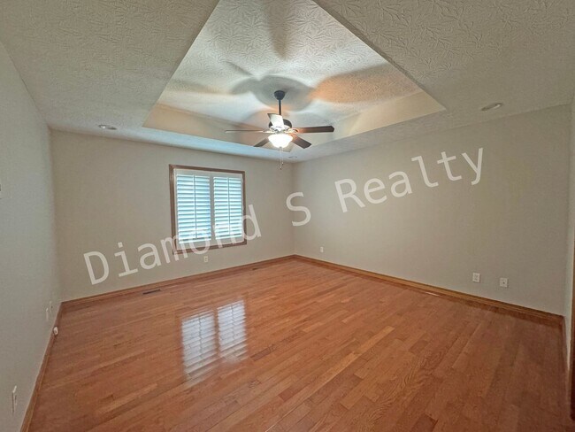Building Photo - Gorgeous Custom All Brick Home in Fox Grap...