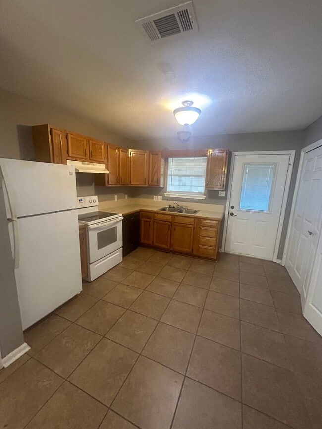 Building Photo - Apartment For Rent In Maplewood