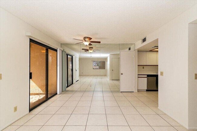 Building Photo - 200 E Racquet Club Rd