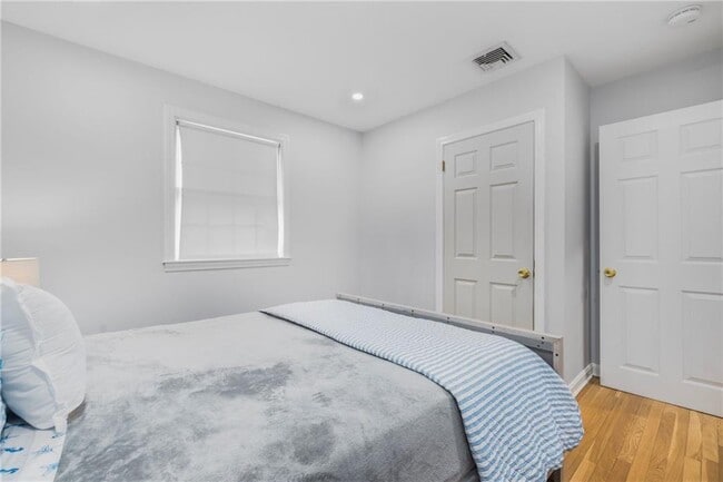 Building Photo - 384 Valley Rd