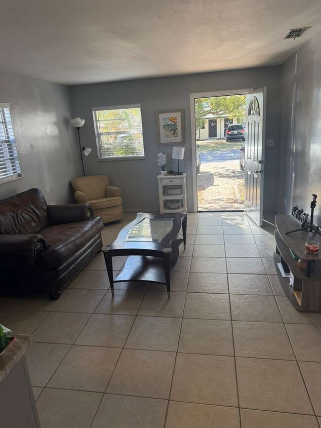 Building Photo - 38603 Naomi Ave