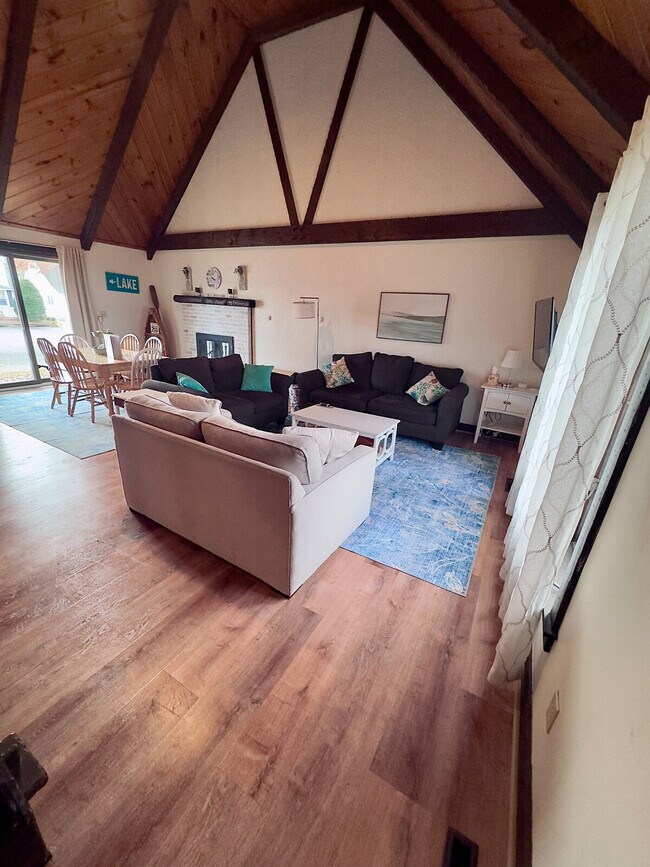 Building Photo - 2 A Cedar Dr