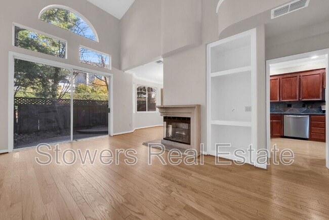 Building Photo - 424 Sutton Cir