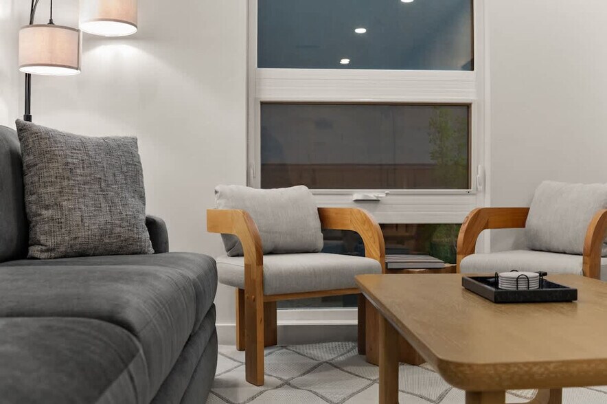 Building Photo - 646 S 400 W