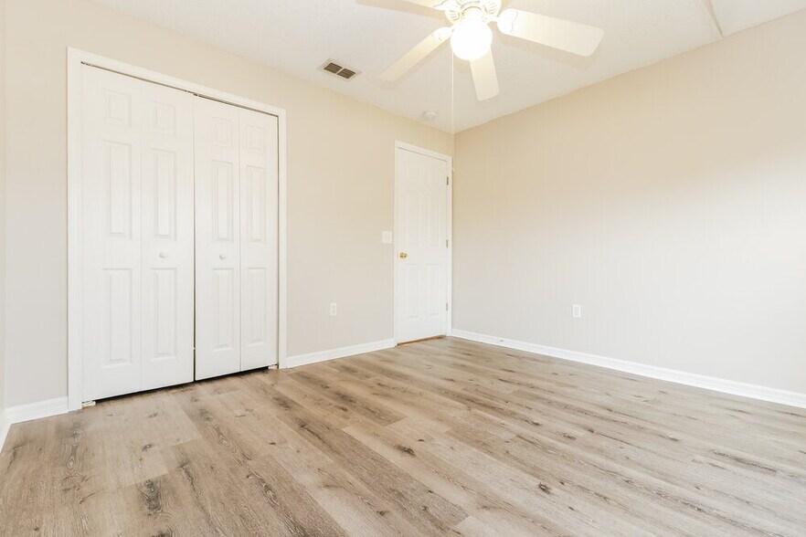 Building Photo - 24817 Mary Beth Ct