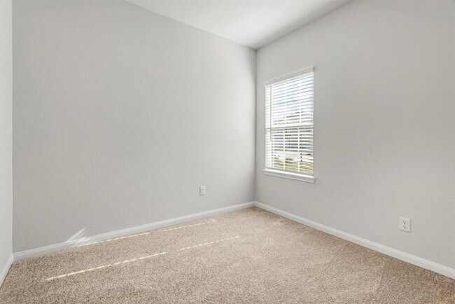 Building Photo - 8213 Burnt Orchid Dr