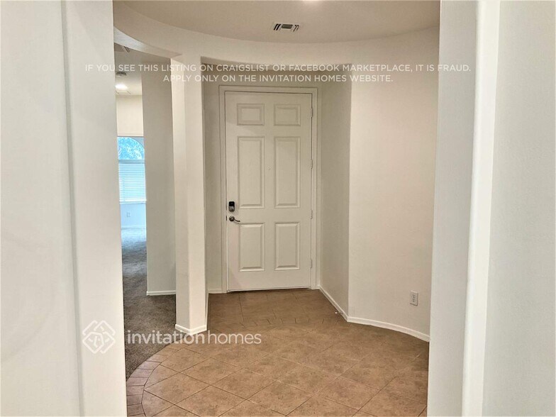 Building Photo - 2297 E Redwood Ct