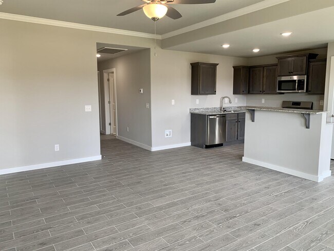 Building Photo - 442 Rama St