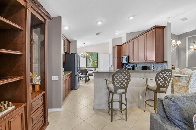 Building Photo - 5256 Glenville Dr