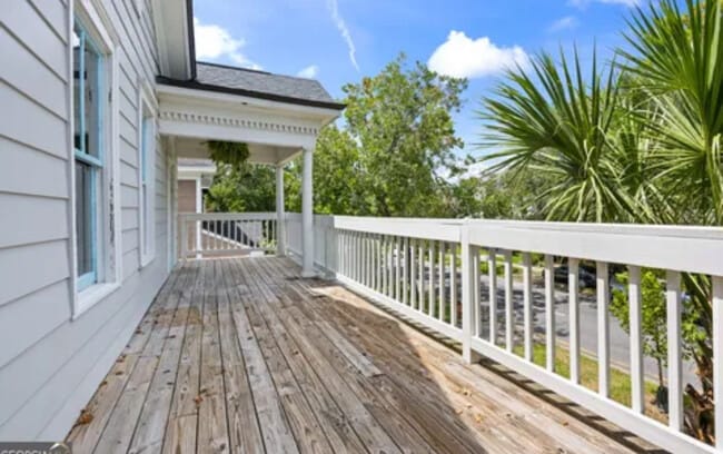 Building Photo - 657 E Henry St