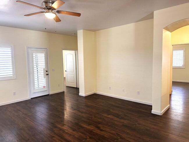 Building Photo - 11642 W Mountain View Dr