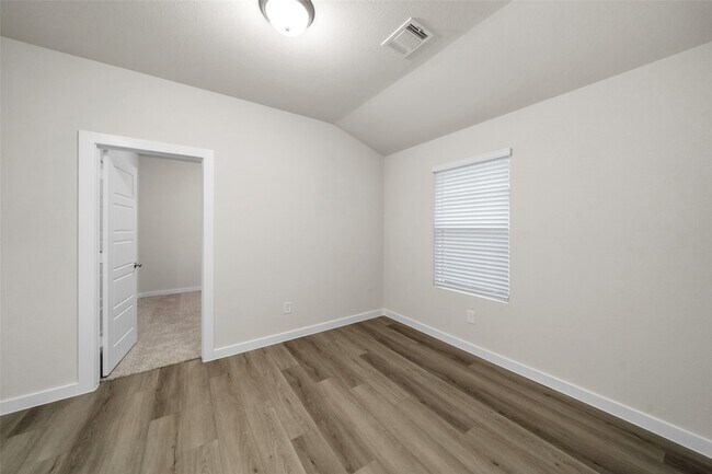 Building Photo - 18123 Martin Pines Dr