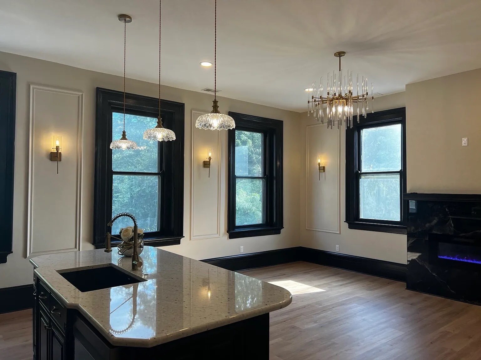 Building Photo - 230 W 6th St