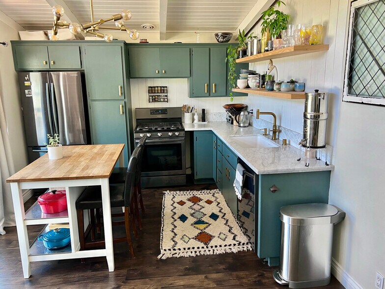 Building Photo - 726 Beall St