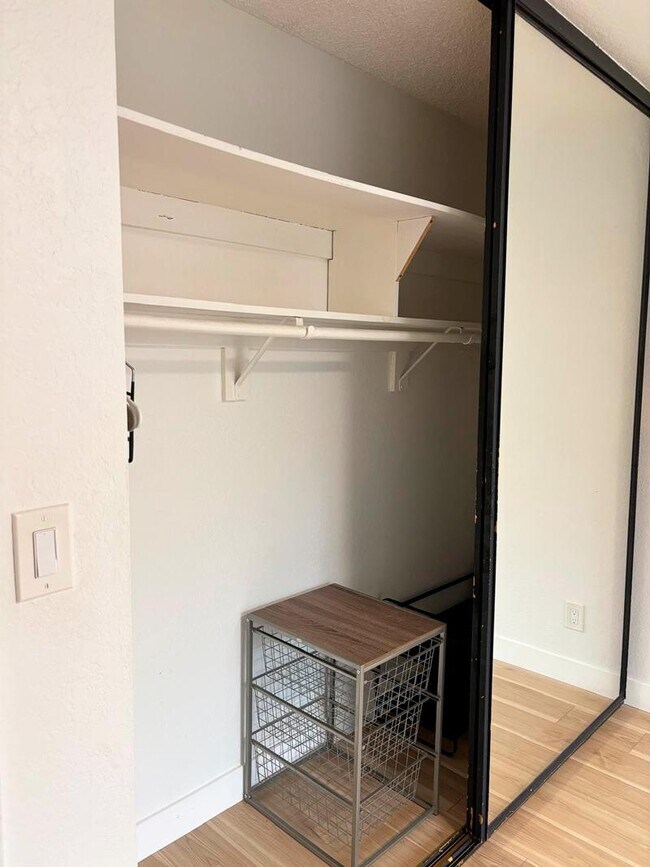 Building Photo - 785 W 19th St