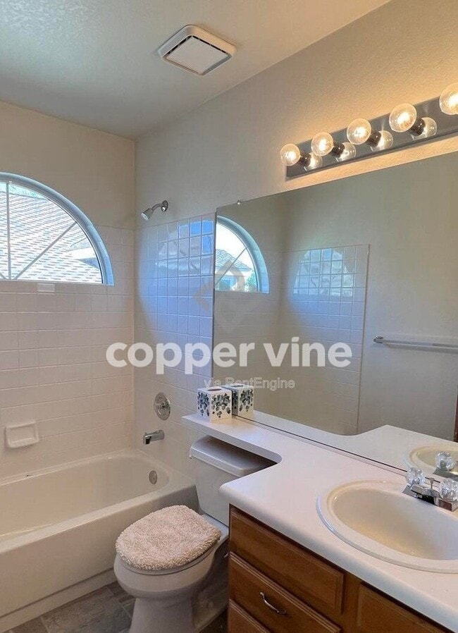 Building Photo - 8535 Oak Way