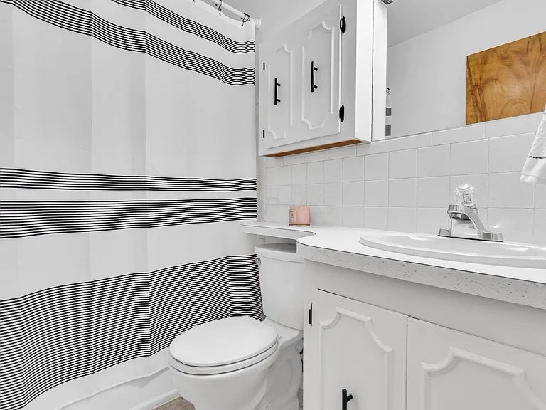 Building Photo - 300 Brookhaven Dr E