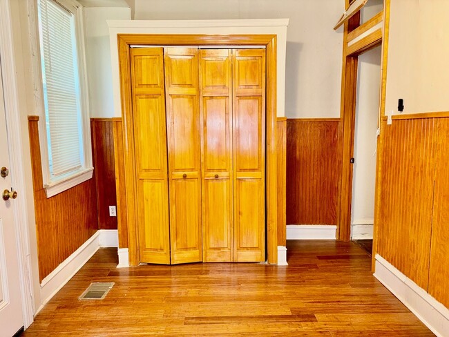 Building Photo - 216 S 46th St