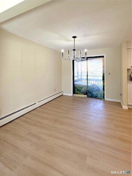 Building Photo - 47 Crestwood Dr