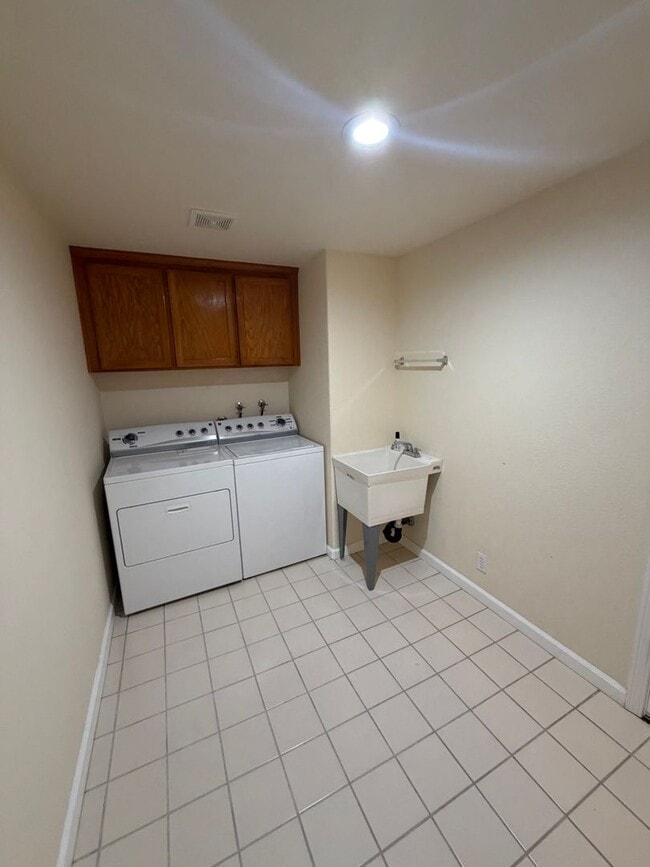 Building Photo - 7011 Silver Brook Ct