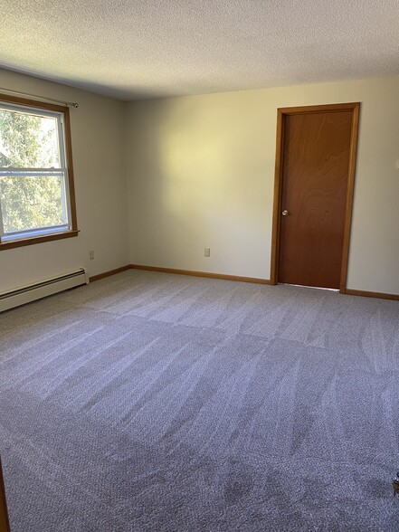 Building Photo - 5479 Strnad Dr