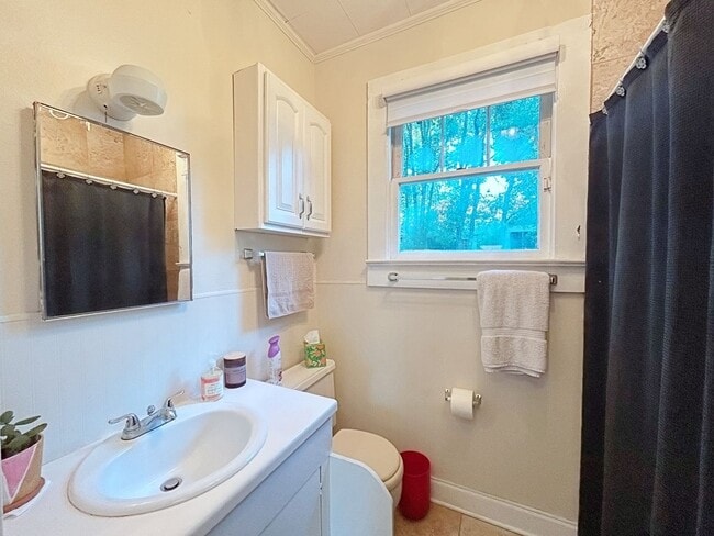 Building Photo - 3 Bedroom House in Capital Heights