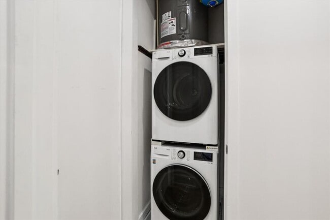 Building Photo - 517 Montana Ave NE