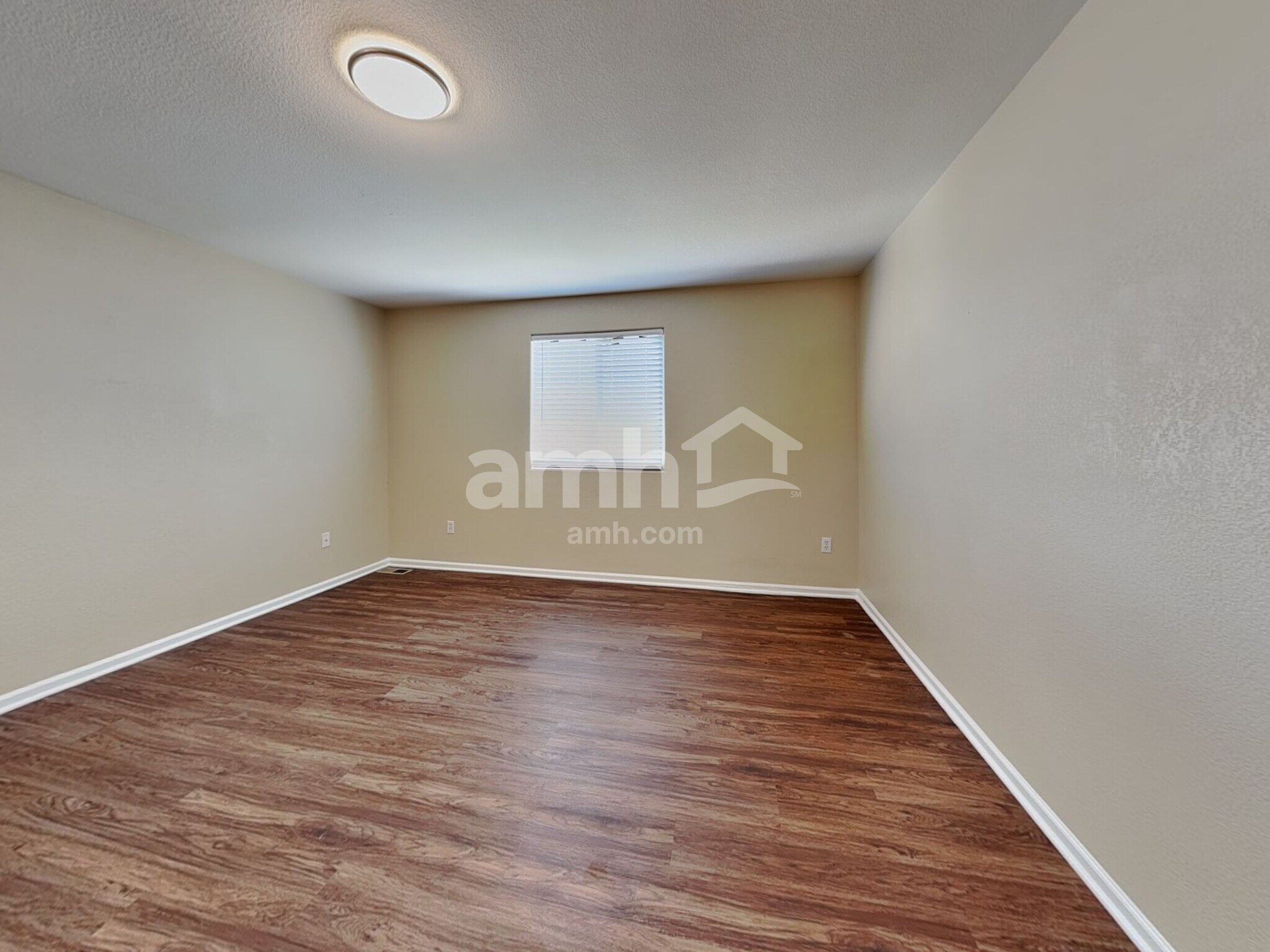 Building Photo - 1135 Legend Oak Dr