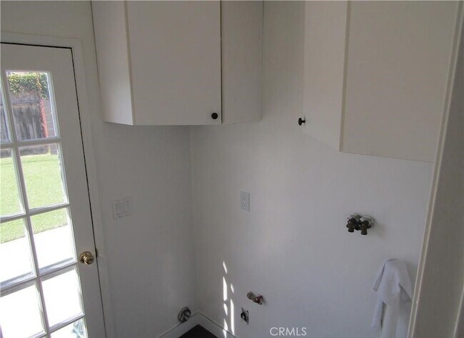 Building Photo - 8901 Shore Cir
